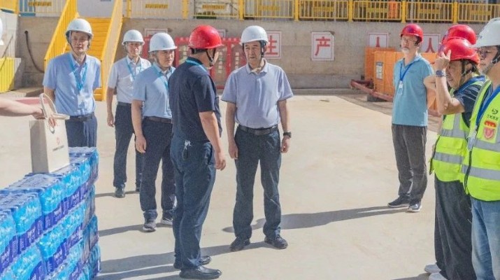 爱游戏在线(中国)集团工会组织开展“送清凉 鼓干劲”慰问活动