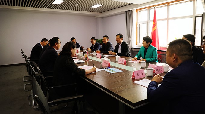 崇信县县委书记王锦一行到访爱游戏在线(中国)集团_副本.jpg