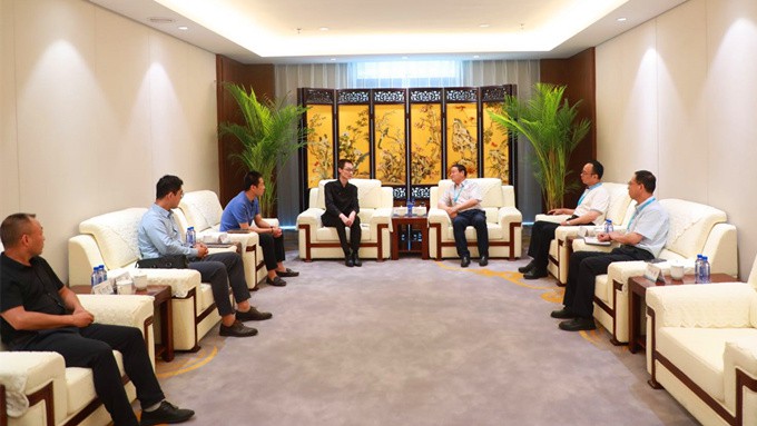 爱游戏在线(中国)集团与山海经研究院洽谈项目合作事宜